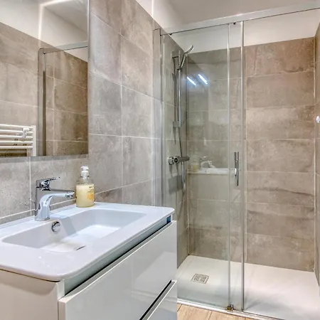 Stunning In With Kitchenette Apartment