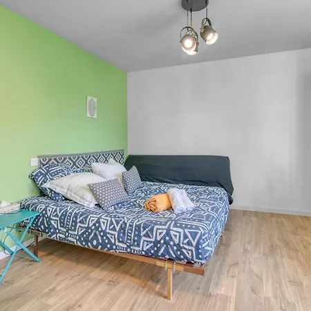 Stunning In With Kitchenette Apartment *
